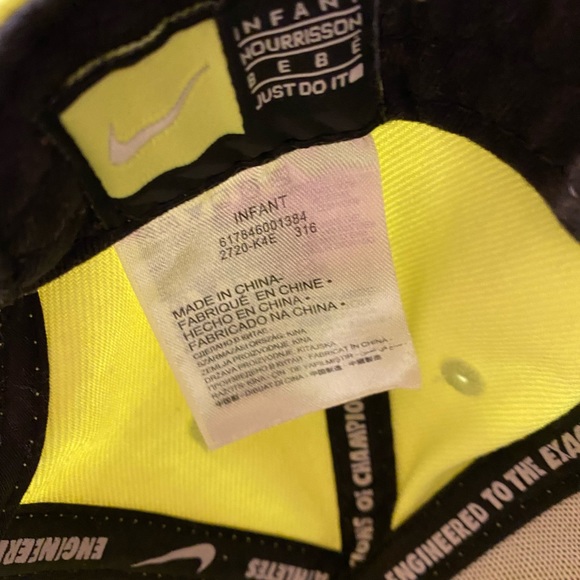 Bright yellow Nike infant snap back - Picture 3 of 3